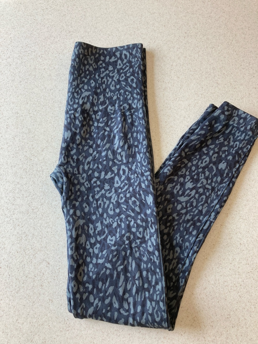 NWOT Spanx Look at Me Now Seamless Leggings Women Size S/P Mini Leopard